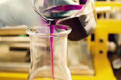 2,4-Dichloro-6-(4-methoxyphenyl)-1, 3,5-triazine (Appolo-122)