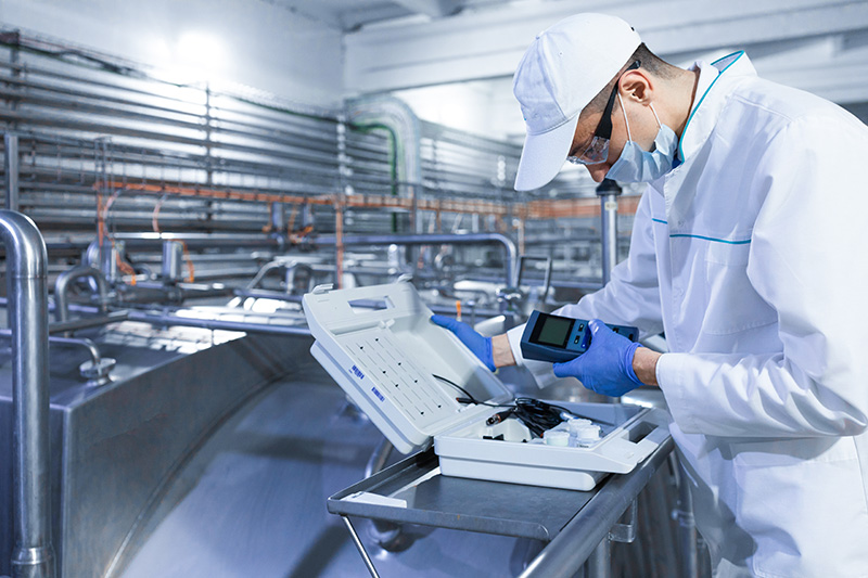 2-Chloro-4-(dibenzofuran-1-yl)-6-(naphthalen-2-yl) -1,3,5-triazine (Stellar-2049)